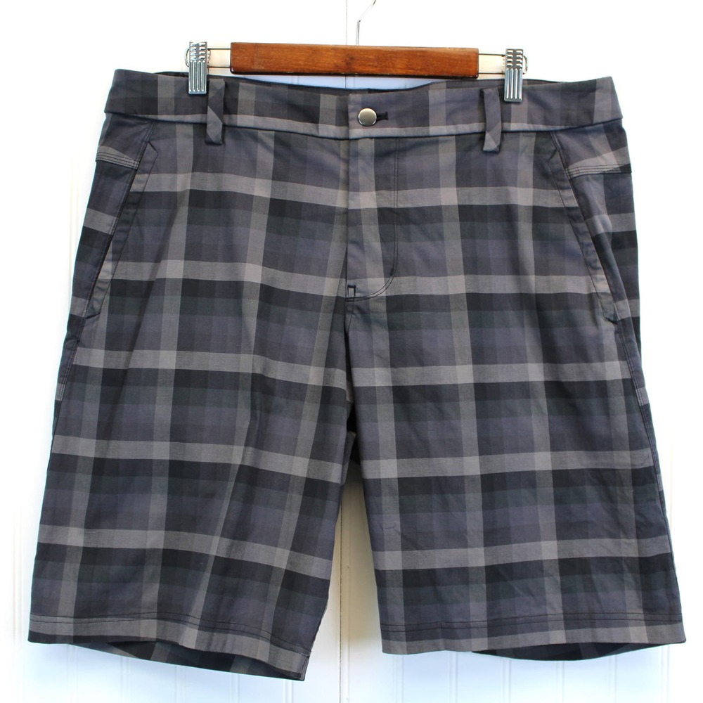 lululemon athletica Gray Plaid Men's Flat Front Shorts